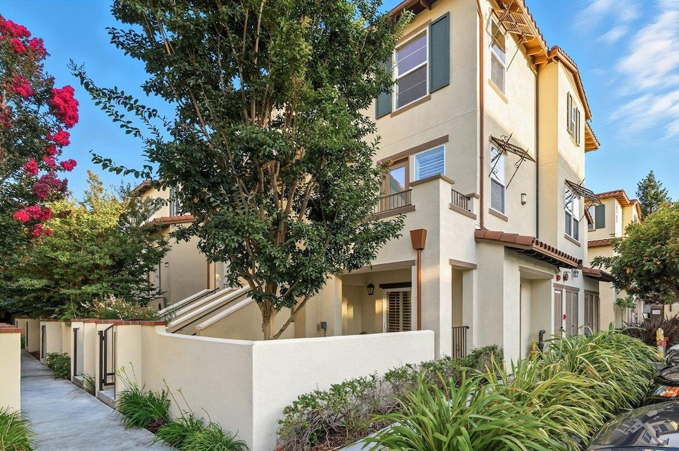 Sold $1,725,000 • Co-Listing Agent