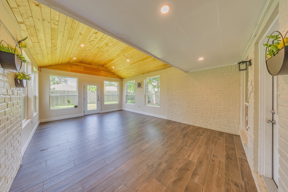 7807 Battlecreek Dr, Houston, TX 77040 - photo 1