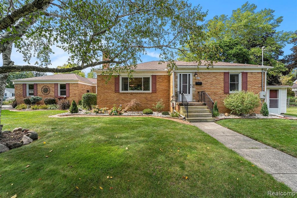 409 N Mckinley Rd, Flushing, MI 48433 - photo 1