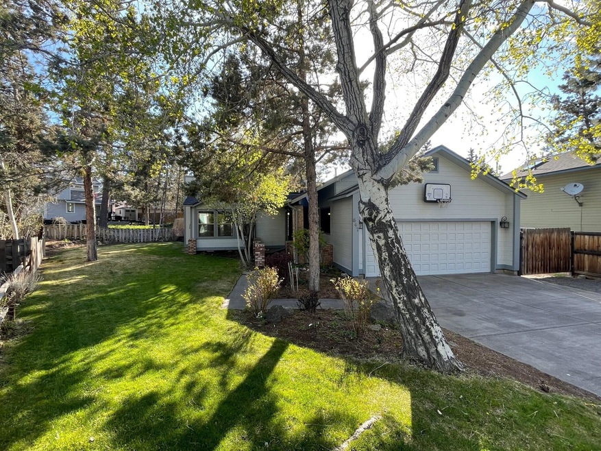 547 NE Soaring Ct, Bend, OR 97701 - photo 1