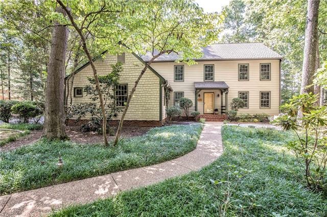 Lovely Colonial on beautiful cul-de-sac