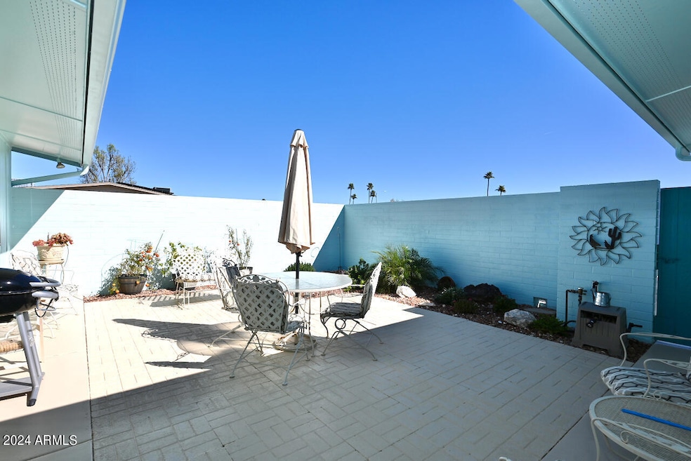 10527 W Highwood Ln, Sun City, AZ 85373 - photo 1