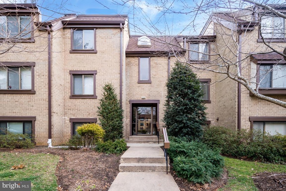 1629 Parkcrest Cir unit 301, Reston, VA 20190 - photo 1