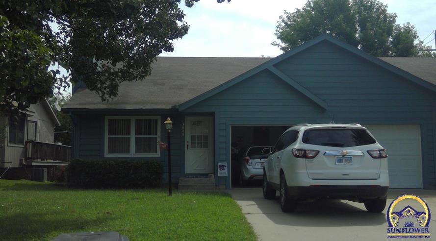 3648 SW Eveningside Dr, Topeka, KS 66614 - photo 1