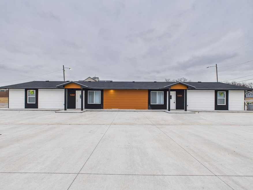 1352 N Chautauqua Ave, Wichita, KS 67214 - photo 1
