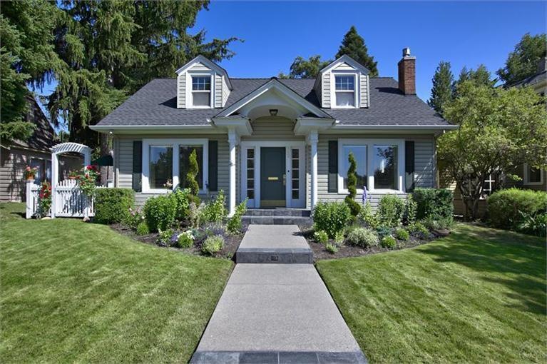 562 NW Riverside Blvd, Bend, OR 97701 - photo 1