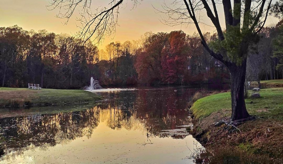 373 Lakeview Dr, Southington, CT 06489 - photo 1