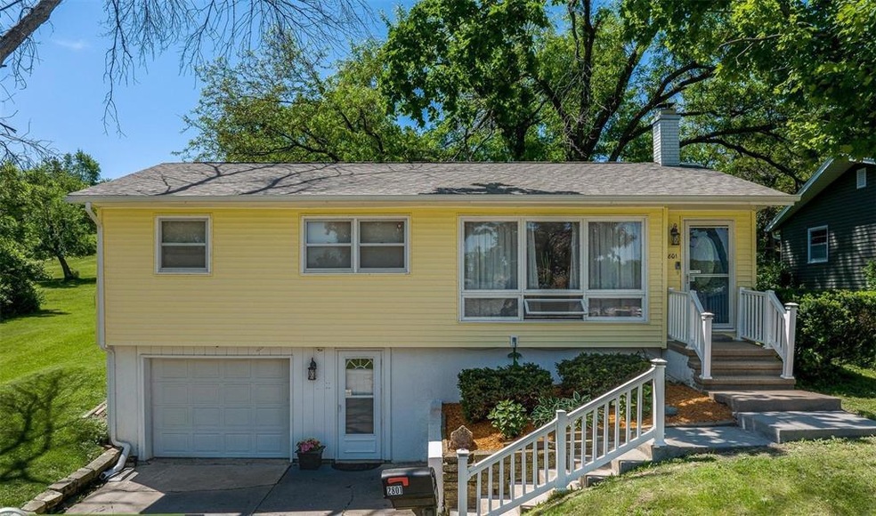 2801 Muriel Dr NW, Cedar Rapids, IA 52405 - photo 1