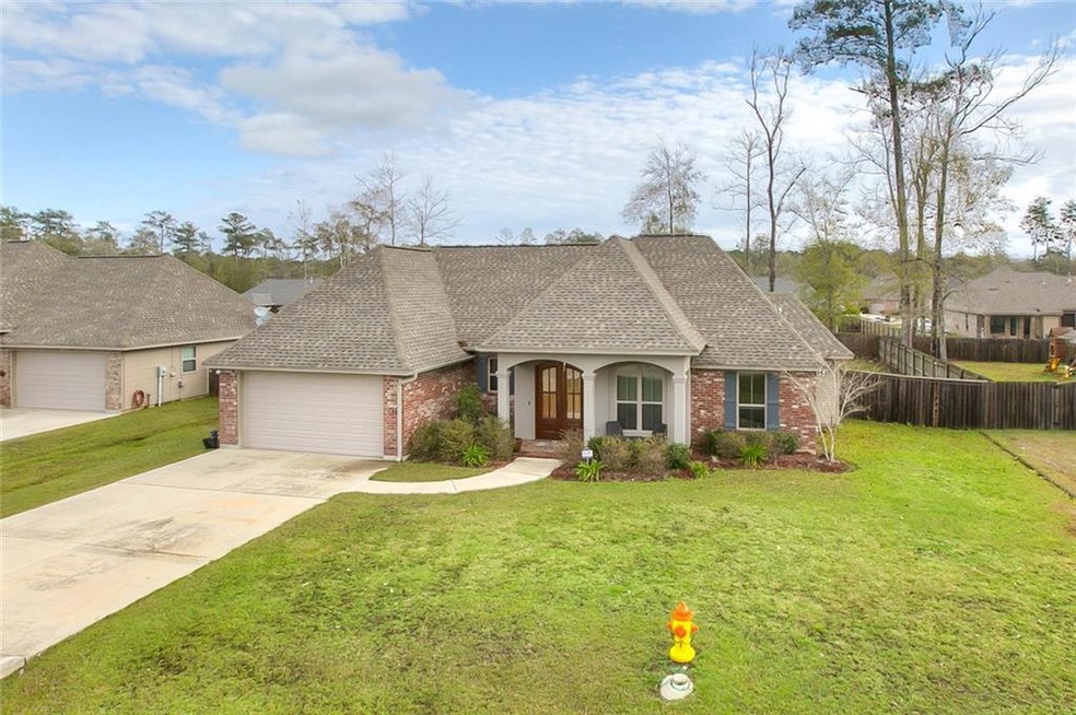 Gorgeous French Country on 90 X 150 fenced lot
