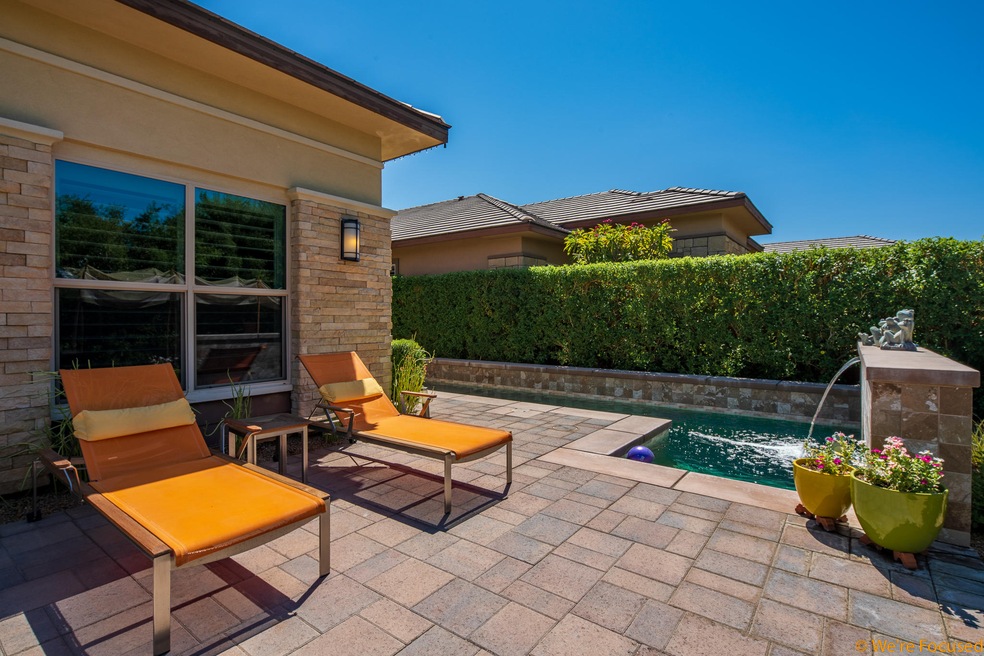 We're Focused 51069 Santoni-26