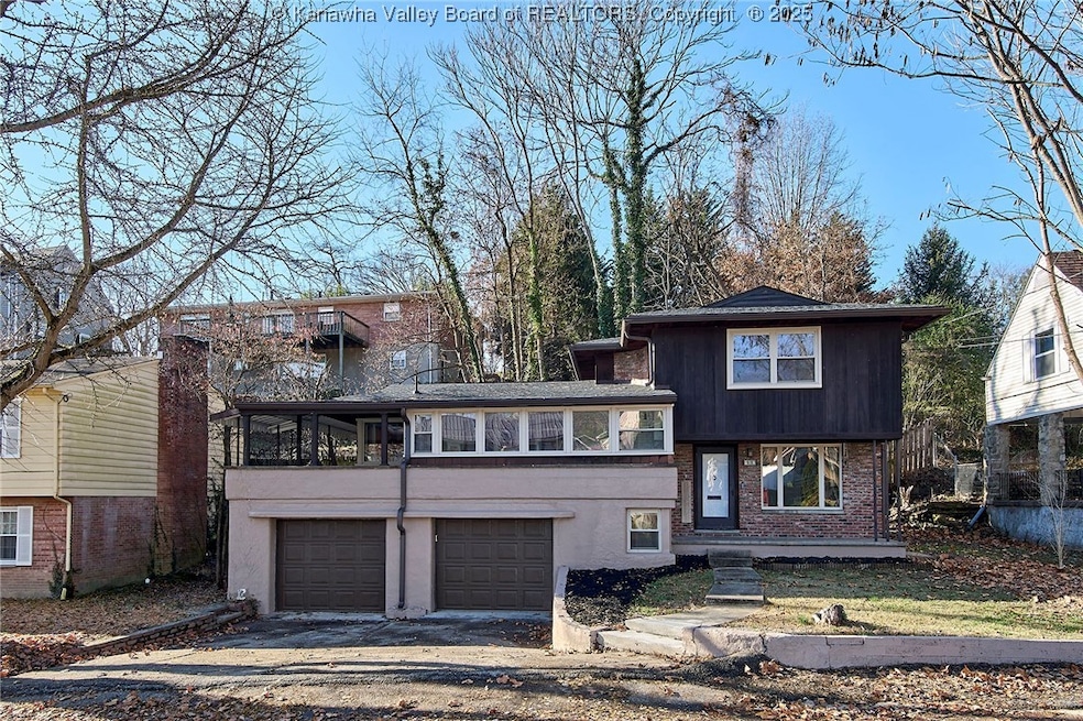 907 Valley Rd, Charleston, WV 25302 - photo 1