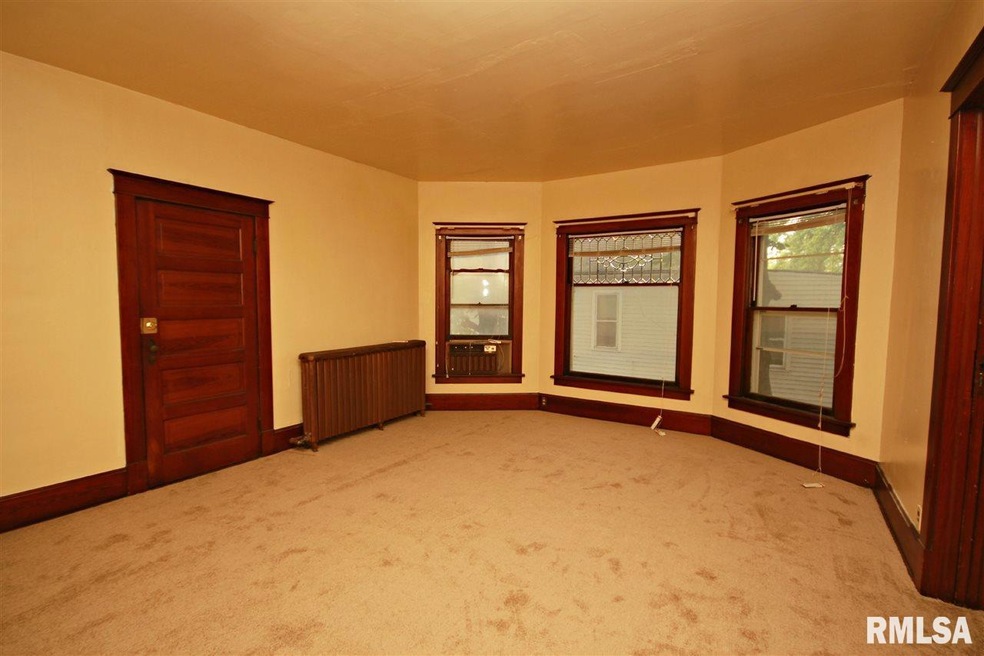 1538 W 3rd St unit 2, Davenport, IA 52802 - photo 1