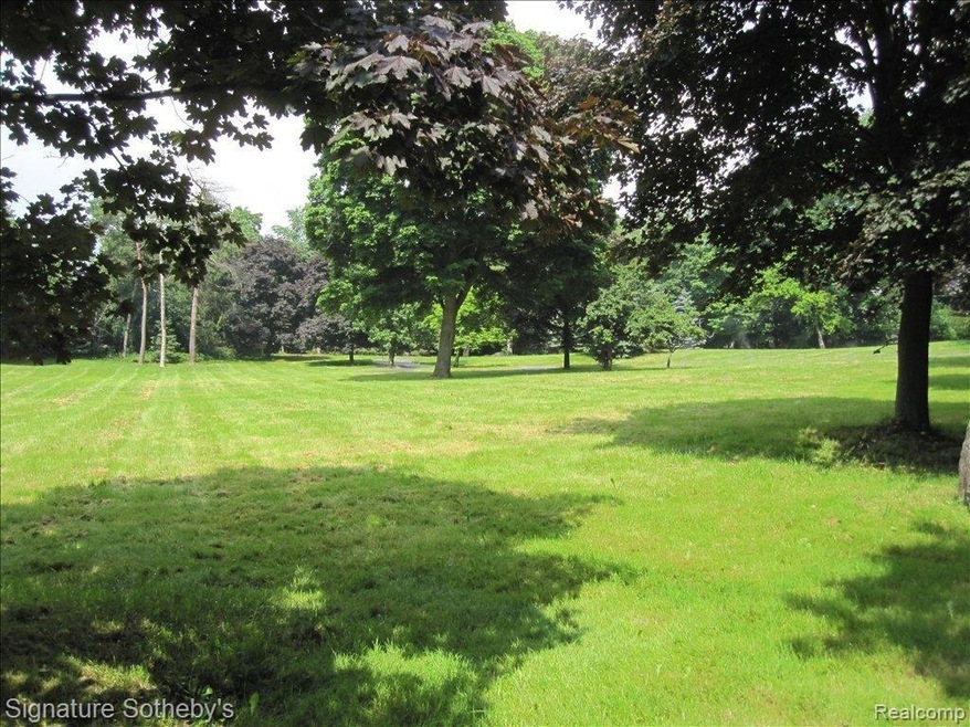 1390 Country Club Rd, Bloomfield Hills, MI 48304 - photo 1