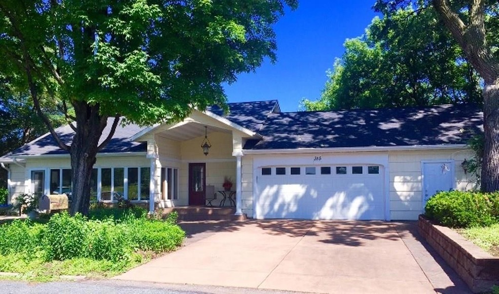 315 Shorewood Dr, Menomonie, WI 54751 - photo 1