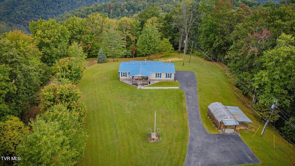 392 Elbert Ramsey Rd, Clinchco, VA 24226 - photo 1