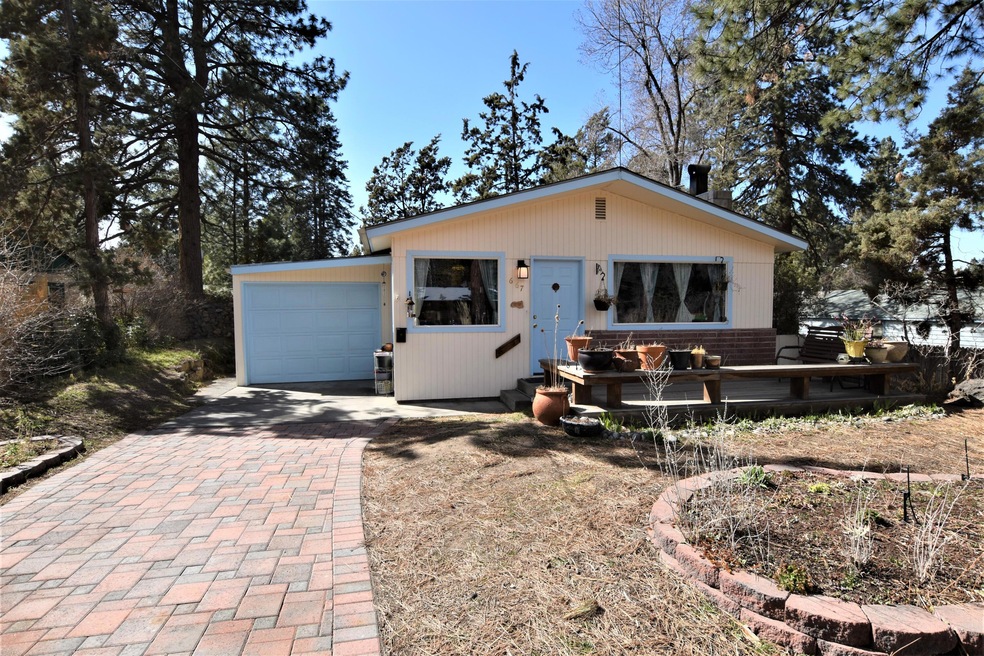 667 NE 10th St, Bend, OR 97701 - photo 1