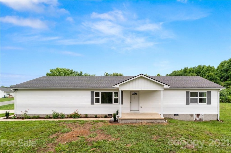 111 Kim Ln, Hendersonville, NC 28792 - photo 1