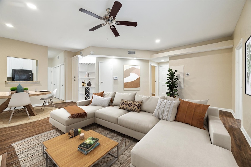 4901 Floyd St unit 10, Houston, TX 77007 - photo 1