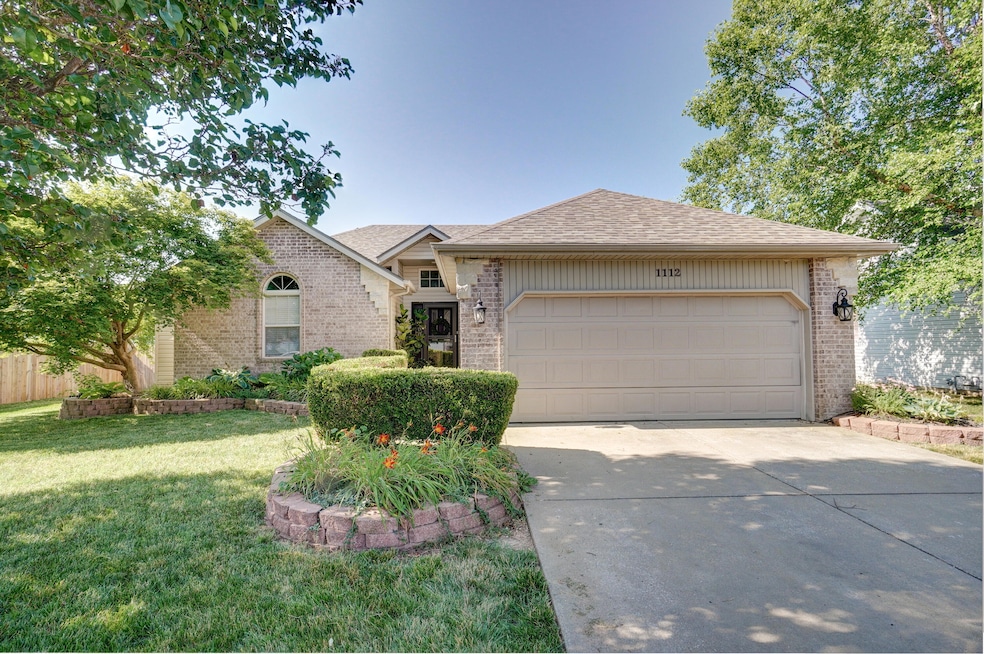 1112 W McGuffey St-30