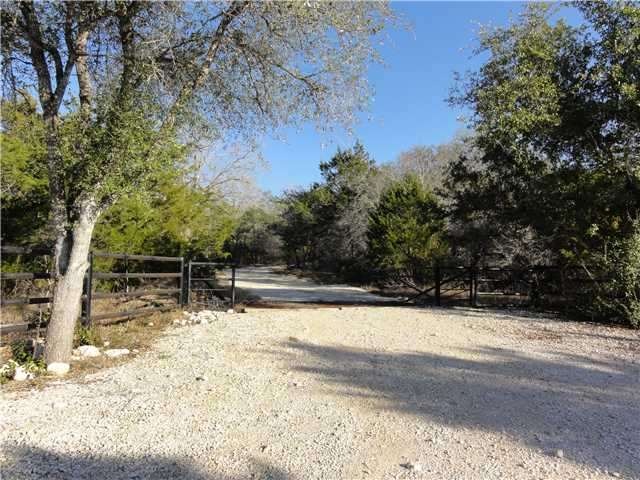 Entrance/Gate : Private retreat on 10 acres.