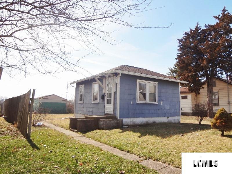 1723 Delavan St, Lincoln, IL 62656 - photo 1