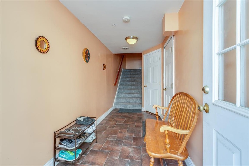 721 Mammoth Rd unit 10, Manchester, NH 03104 - photo 1