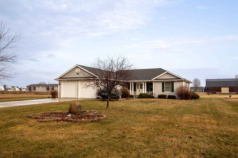 9319 Maple St, New Lothrop, MI 48460 - photo 1