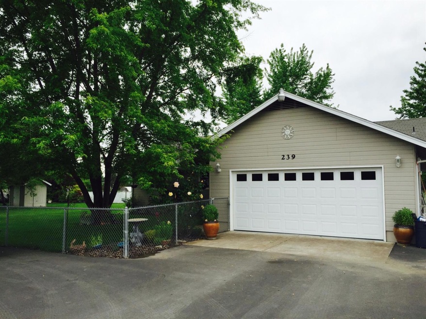 239 W Gregory Rd, Central Point, OR 97502 - photo 1