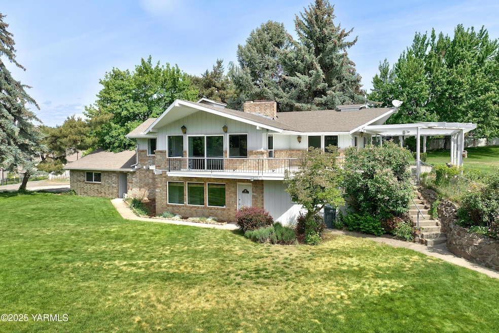 For Sale $650,000 • Co-Listing Agent