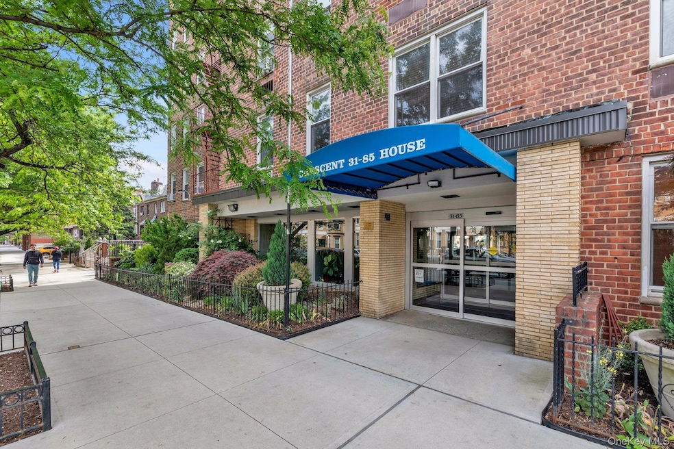 31-85 Crescent St unit 2, Astoria, NY 11106 - photo 1