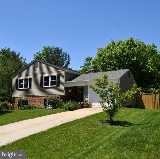 12836 Fantasia Dr, Herndon, VA 20170 - photo 1