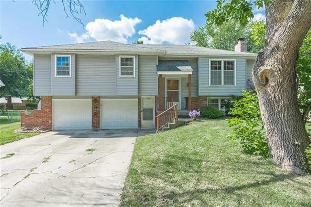 504 N Jefferson St, Raymore, MO 64083 - photo 1