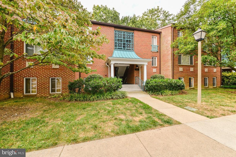 11809 Breton Ct unit 1, Reston, VA 20191 - photo 1