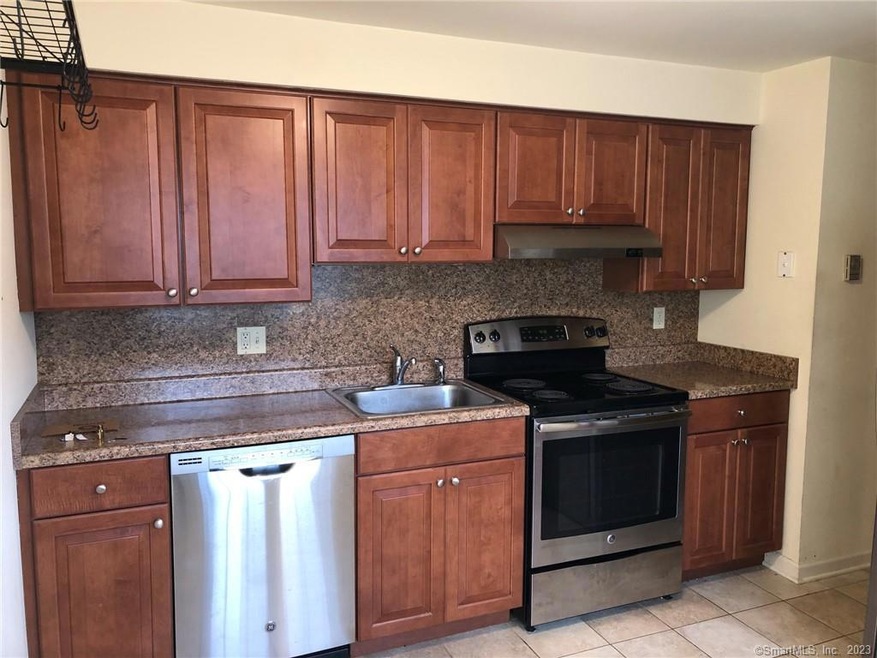 44 Mead St unit B, Stamford, CT 06907 - photo 1