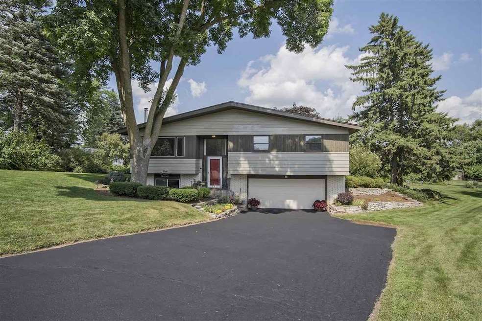 2324 Tulare Ct, Fitchburg, WI 53711 - photo 1