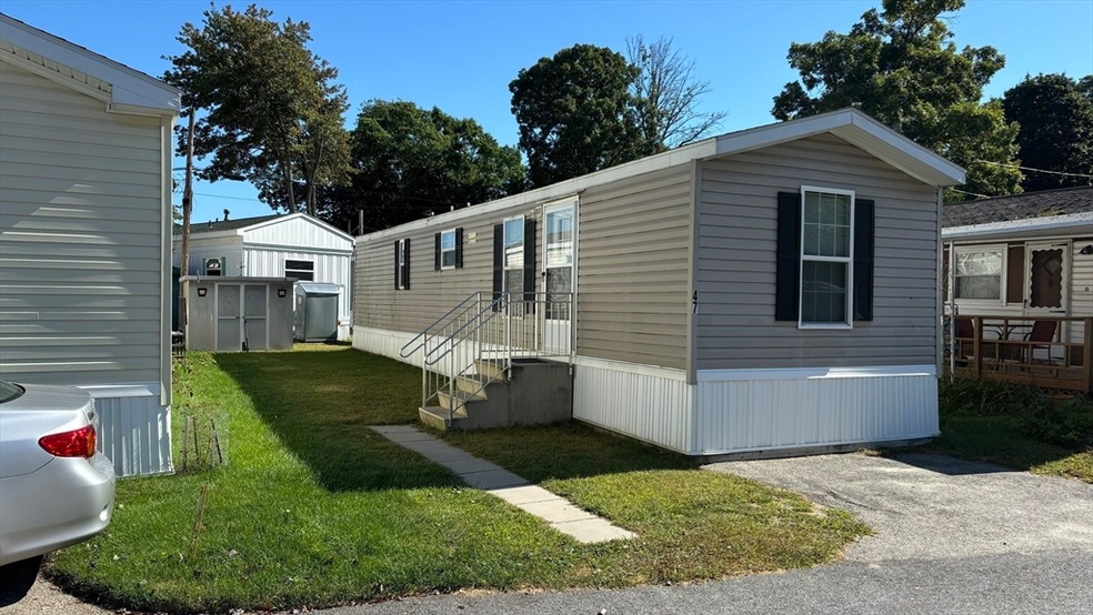557 SW Cutoff unit 47, Auburn, MA 01501 - photo 1