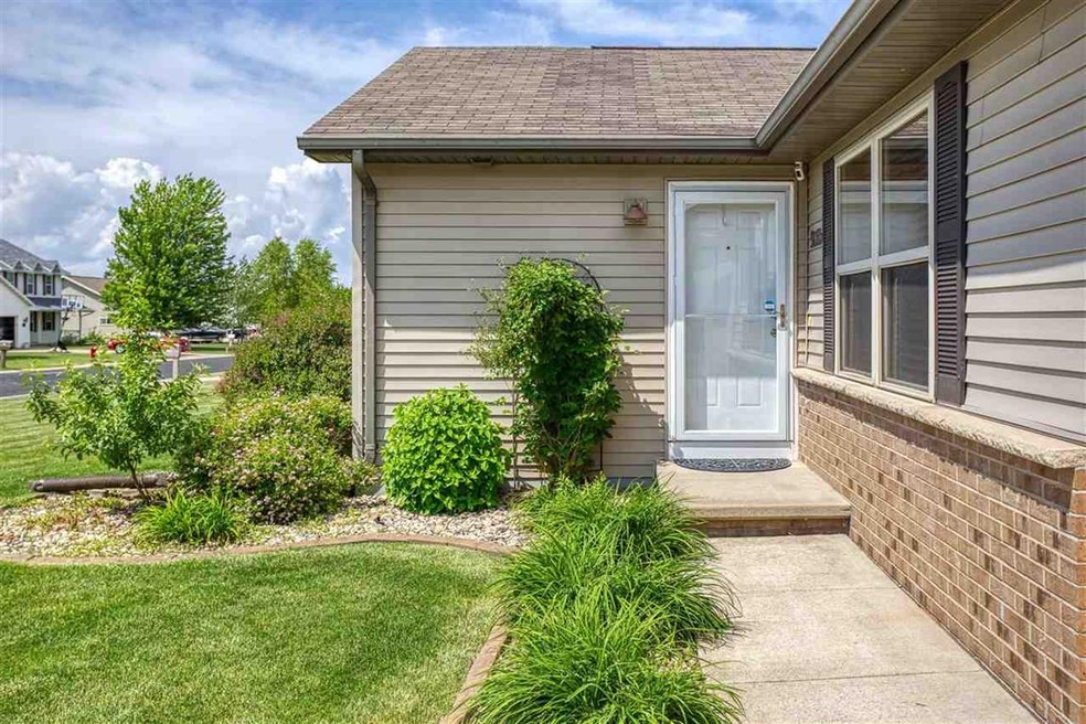 N9540 Cumberland Dr, Appleton, WI 54915 - photo 1