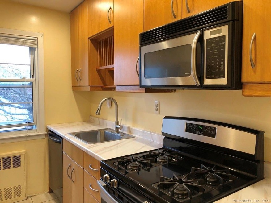 238 Glenbrook Rd unit 32C, Stamford, CT 06906 - photo 1