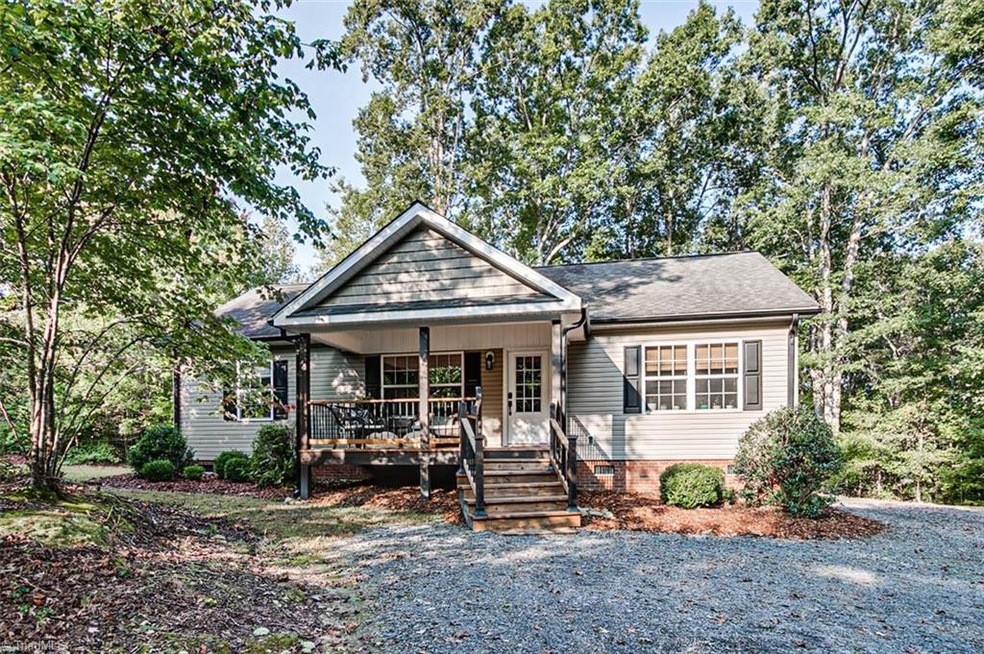 418 Oak View Ln, Asheboro, NC 27205 - photo 1