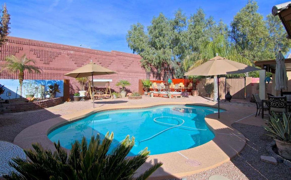 Welcome to 256 S 89th St!