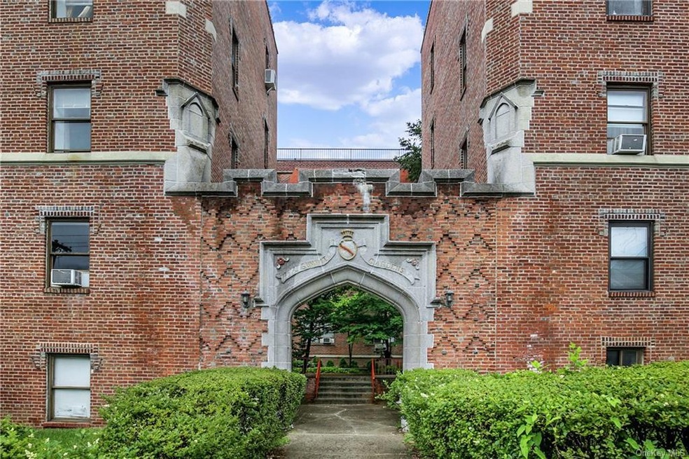 Summit Gardens unit 2F, Port Chester, NY 10573 - photo 1