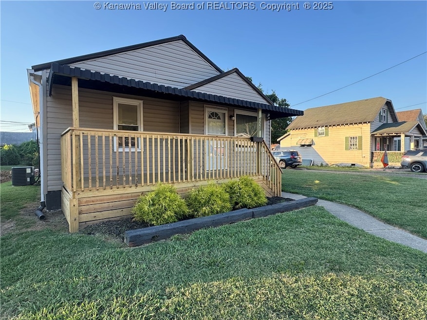 4328 Hughes St, Huntington, WV 25704 - photo 1