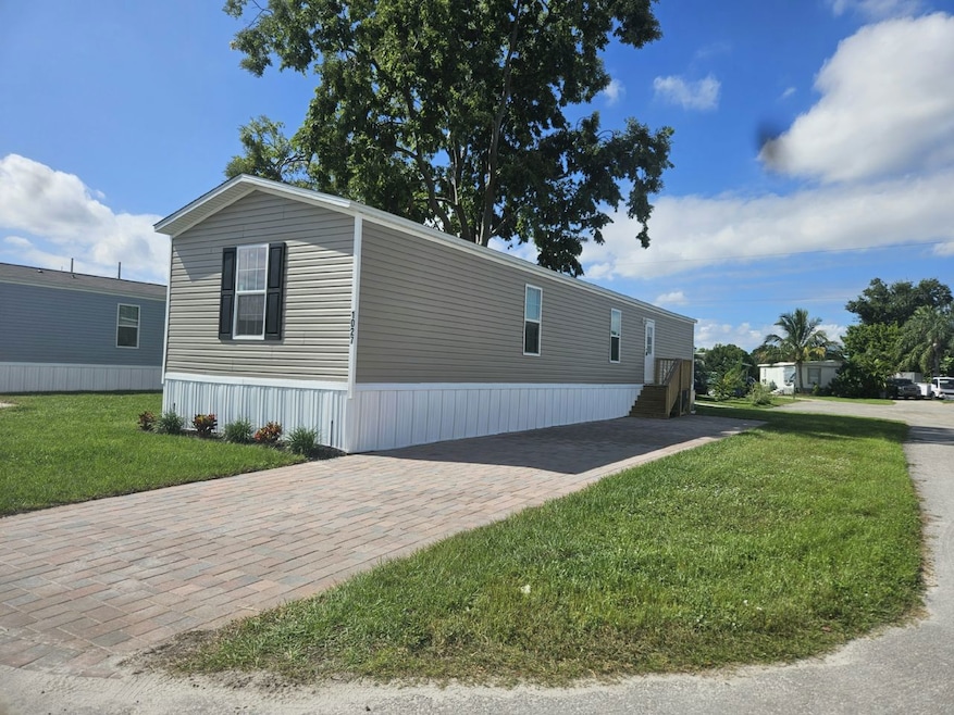 1027 Myakka Dr unit 2088, North Fort Myers, FL 33917 - photo 1