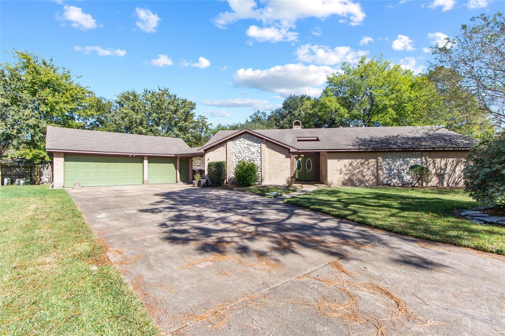 101 Palm Aire Dr, Friendswood, TX 77546 - photo 1