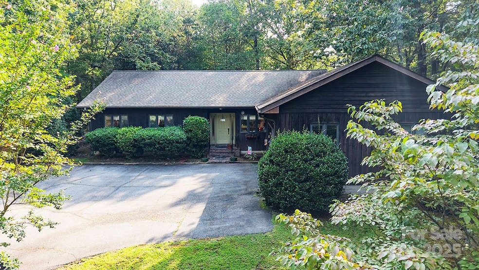 643 Mountain View Dr unit 44, Columbus, NC 28722 - photo 1