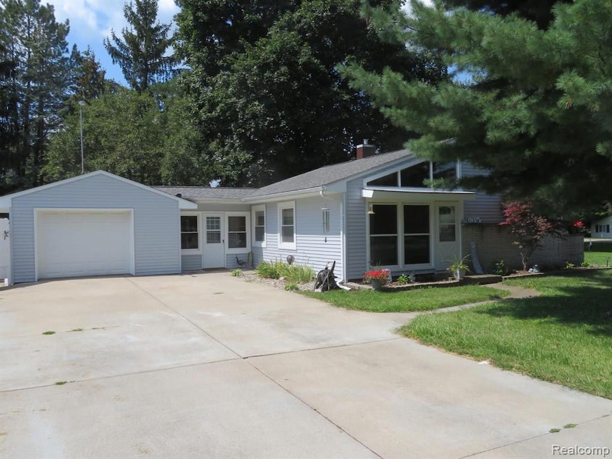 3165 Amelia Ave, Flushing, MI 48433 - photo 1