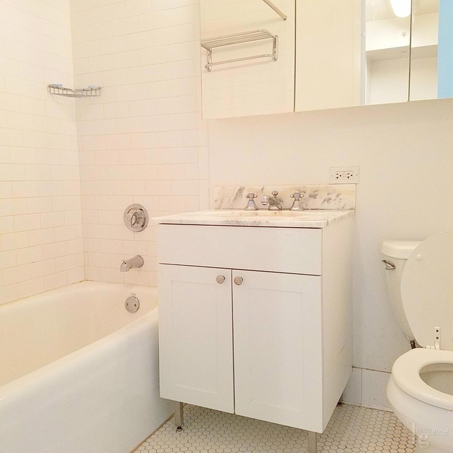 455 W 37th St unit 715, New York, NY 10018 - photo 1