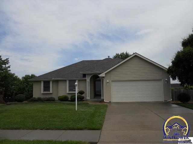 2208 SW Kingsrow Rd, Topeka, KS 66614 - photo 1