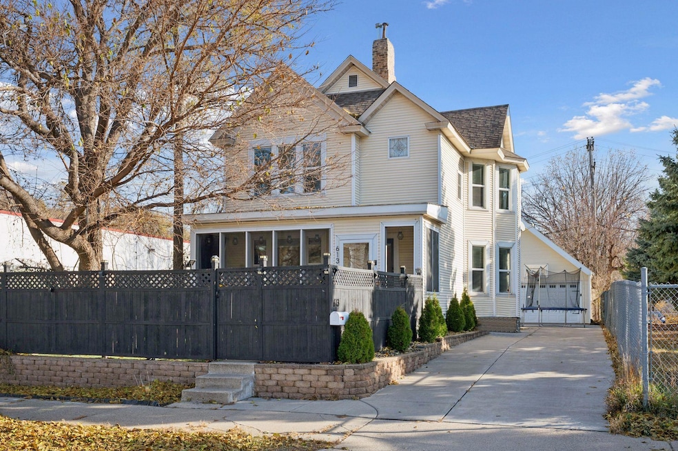 Welcome to 613 Harrison Street Northeast