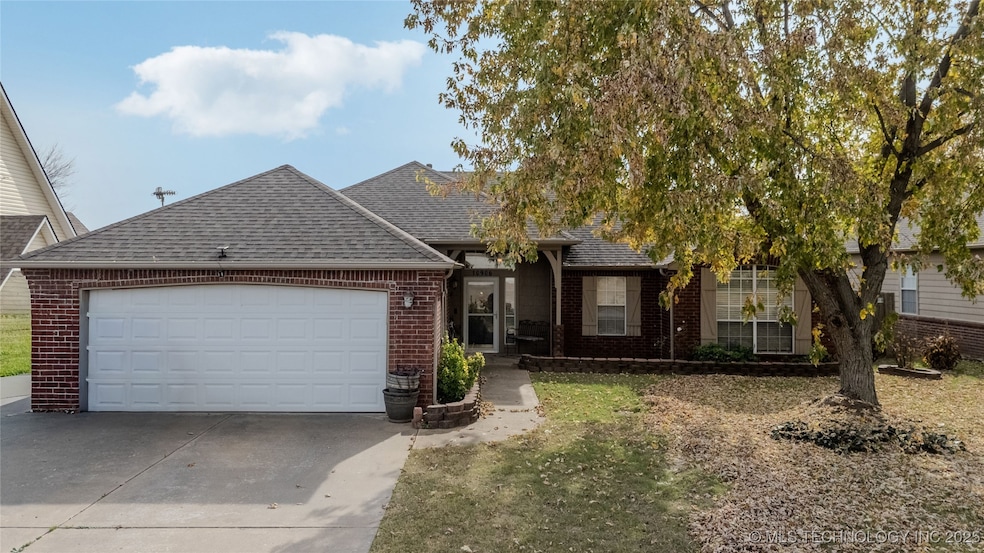 10906 E 95th St N, Owasso, OK 74055 - photo 1